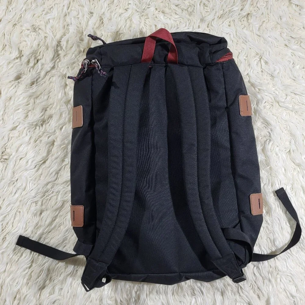 Patagonia * Goose Island Black Backpack Durable Outdoor Design - Picture 4 of 15